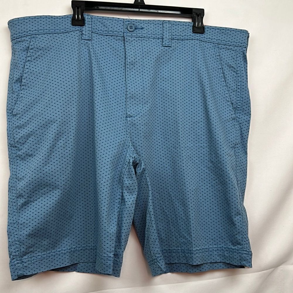 St. John’s Bay Blue print comfort stretch flat front shorts size 42 NWT